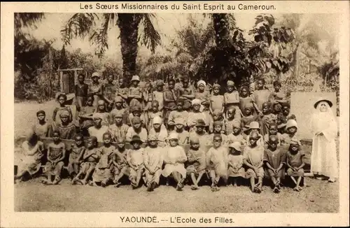 Ak Yaounde Kamerun, L'Ecole des Filles, Mädchenklasse