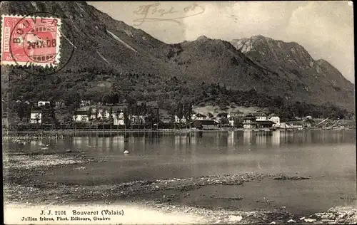 Ak Le Bouveret Kanton Wallis, Seepanorama mit Bergen und Ort im Hintergrund