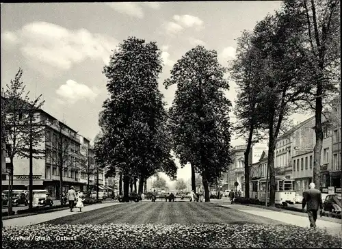 Ak Krefeld am Niederrhein, Ostwall, Park, Straßenbahn, Autos