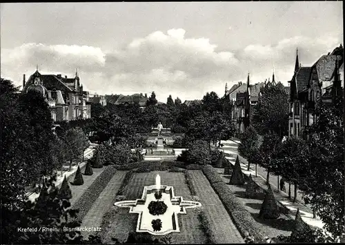 Ak Krefeld am Niederrhein, Bismarckplatz, Panorama, Denkmal, Springbrunnen