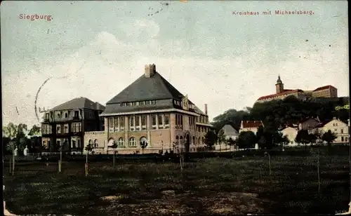 Ak Siegburg an der Sieg, Kreishaus mit Michaelsberg