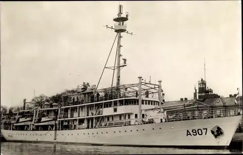 Ak Niederländisches Kriegsschiff, A 907, Hr. Ms. Snellius te Den Helder