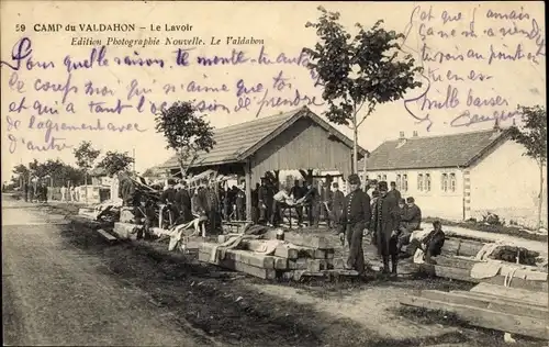 Ak Le Valdahon Doubs, Camp du Valdahon, Le Lavoir, Soldaten