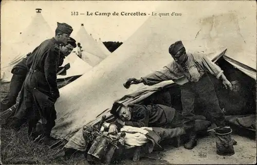 Ak Cercottes Loiret, Le Camp de Cercottes, Le quart d'eau, Soldaten, Zelte