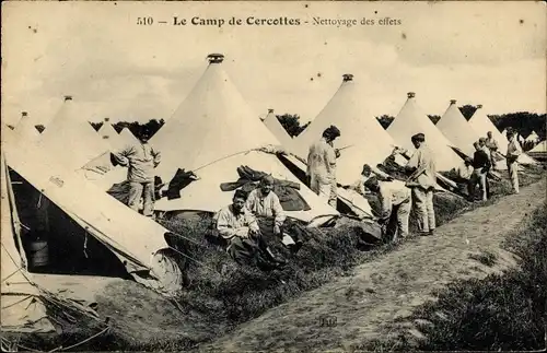 Ak Cercottes Loiret, Le Camp de Cercottes, Nettoyage des effets, Soldaten, Zelte