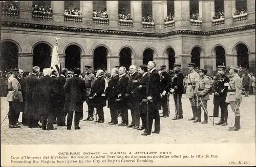 Ak Paris VII, Les Invalides, Cour d'Honneur des Invalides, Remise au General Pershing du drapeau