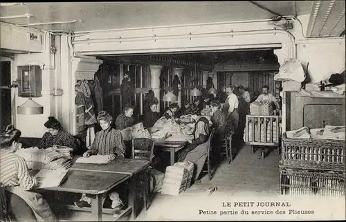 Ak Paris IX, Le Petit Journal, Petite partie du service des Plieuses, Frauen falten Zeitungen