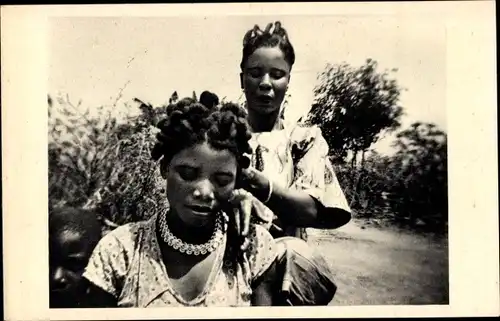 Ak Yoko Kamerun, Seance de Coiffure au grand air, Mission Catholique