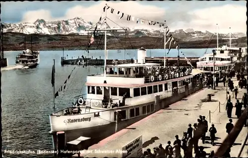 Ak Friedrichshafen am Bodensee, Hafenpartie mit Schweizer Alpen, Salondampfer Ravensburg