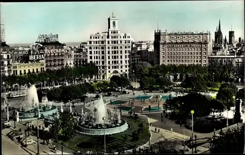 Ak Barcelona Katalonien Spanien, Plaza de Cataluna y Cathedral al fondo, Kirche, Brunnen