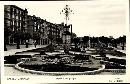 Ak Castro Urdiales Kantabrien Spanien, Detalle del parque, Parkanlage, Denkmal, Häuser