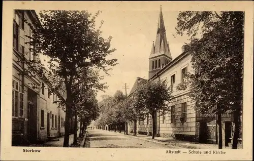 Ak Storkow in der Mark, Altstadtpartie, Schule, Kirche