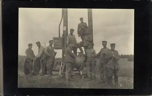 Foto Ak Transformatorenstation, Schuschicki, Deutsche Soldaten, I. WK