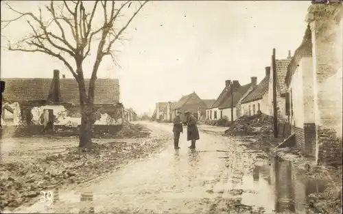 Foto Ak Mercatel Pas de Calais, Straßenpartie, Soldaten, 1916