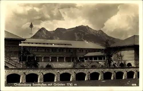 Ak Sonthofen Schwaben, Blick auf die Ordensburg mit Grünten