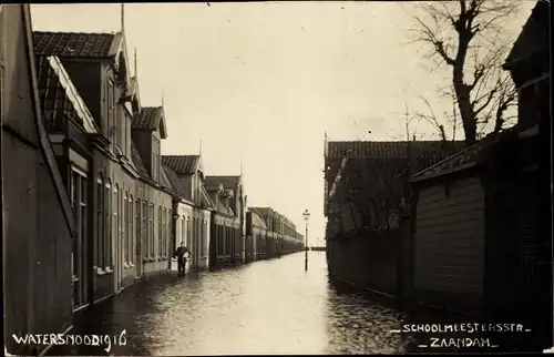 Foto Ak Zaandam Zaanstad Nordholland, Watersnood 1916, Schoolmeestersstr., Hochwasser