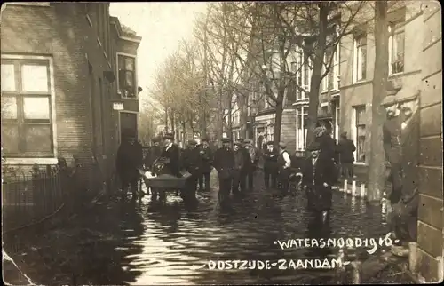 Foto Ak Zaandam Zaanstad Nordholland, Watersnood 1916, Oostzijde, Hochwasser