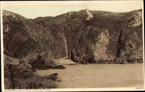 Ak  Guernsey Kanalinseln, Petit Port, showing steps