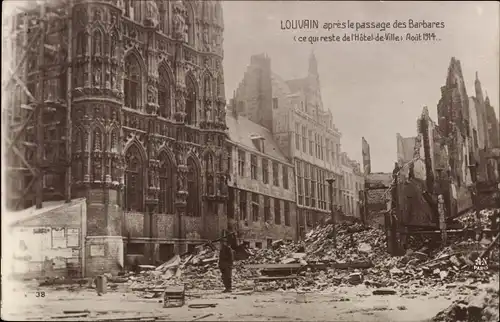 Ak Louvain Leuven Flämisch Brabant, apres le passage des Barbares, reste de l'Hotel de Ville, 1914