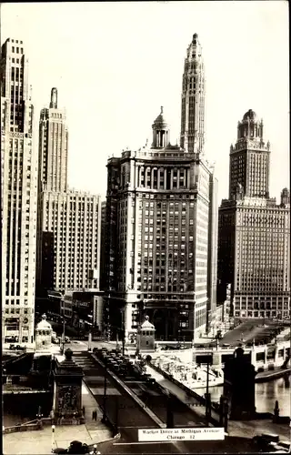 Ak Chicago Illinois USA, Wacker Drive at Michigan Avenue, skyscraper