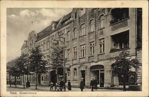 Ak Sowjetsk Tilsit Ostpreußen, Bahnhofstraße, Geschäft