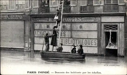 Ak Paris Inondé, Descente des habitants par les echelles