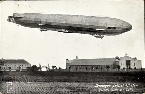 Foto Ak Leipzig, Luftschiffhafen, Zeppelin Luftschiff LZ17 Sachsen, Hangar