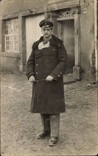 Foto Ak Deutscher Soldat in Uniform, Mantel, I WK
