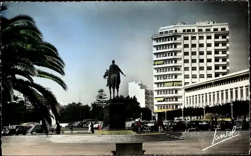 Ak Casablanca Marokko, Platz im Ort, Reiterstatue