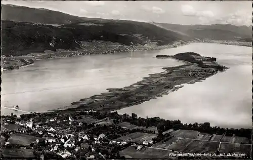 Ak Erlach Kanton Bern, Fliegeraufnahme mit Bielersee