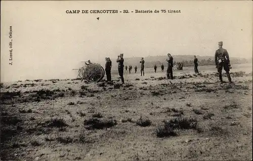 Ak Cercottes Loiret, Camp de Cercottes, 32. Batterie de 75 tirant, Soldaten, Geschütze