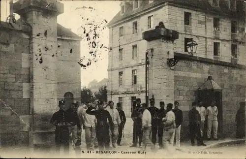 Ak Besançon Doubs, Caserne Ruty, Soldaten