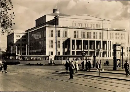 Ak Leipzig in Sachsen, Opernhaus am Karl Marx Platz, Straßenbahnen