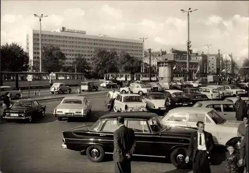 Ak Leipzig in Sachsen, Hotel Stadt Leipzig, Autos