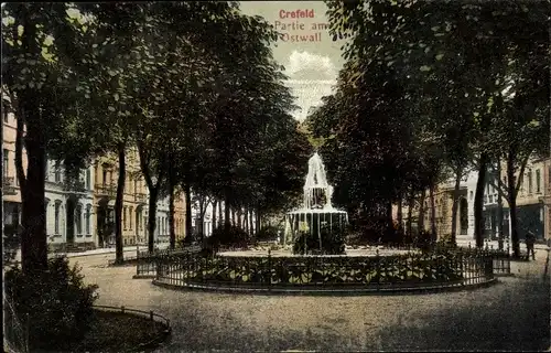 Ak Krefeld am Niederrhein, Partie am Ostwall, Springbrunnen