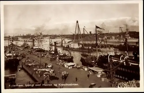 Ak Kopenhagen Dänemark, Hafen, Kvaesthusbroen, Dampfschiffe, Segelschiffe