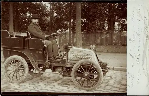 Foto Ak Offenes Automobil, Mann am Steuer
