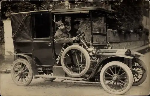 Foto Ak Paris, Automobil, Mann am Steuer