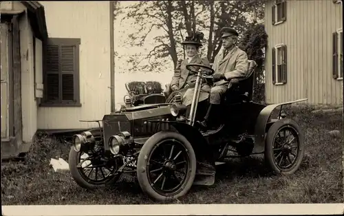 Foto Ak Connecticut USA, offenes Automobil, Mann und Frau