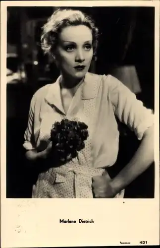 Ak Schauspielerin und Sängerin Marlene Dietrich, Portrait