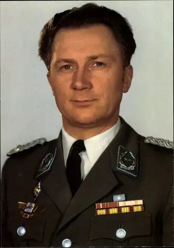 Ak Kosmonaut Sigmund Jähn, erster Fliegerkosmonaut der DDR, Portrait