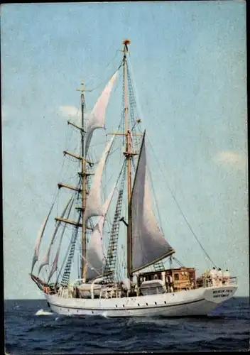 Ak Segelschulschiff Wilhelm Pieck auf dem Meer