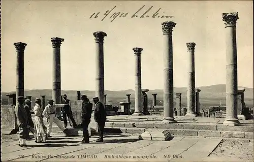 Ak Timgad Algerien, Ruines Romaines, Bibliotheque municipale, Römische Ruinen, Säulen