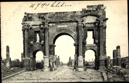 Ak Timgad Algerien, Ruines Romaines, Arc de Trajan, Triumphbogen, Trajansbogen