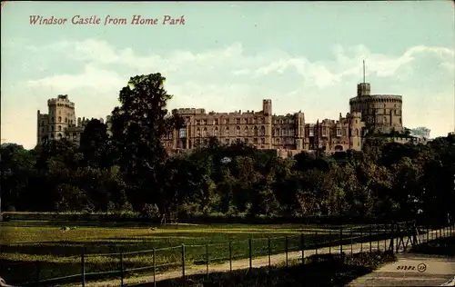 Ak Windsor Berkshire England, Windsor Castle from Home Park, Schloss