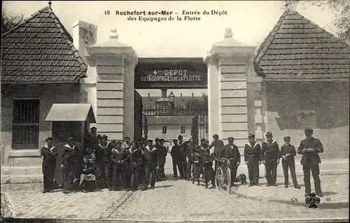 Ak Rochefort sur Mer Charente Maritime, Entree du Depot des Equipages de la Flotte, Soldaten