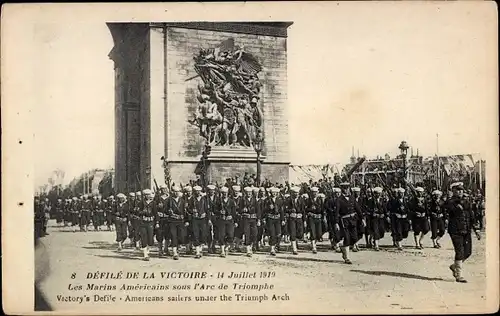 Ak Paris, Arc de Triomphe, Defile de la Victoire 14 Julliet 1919, American Sailors