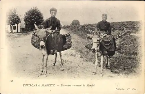Ak Biarritz Pyrénées Atlantiques, Basquaises revenant du Marché, Esel als Transportmittel