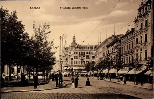 Ak Aachen in Nordrhein Westfalen, Friedrich Wilhelm-Patz, Straßenszene