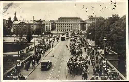 Ak Stockholm Schweden, Norrbro, Straßenbahn, Parade